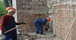 Демонтаж облицовки фасада в Азове - расценка в смете от 561 рублей